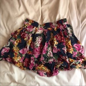 FLORAL BRANDY MELVILLE FLOWY MINI SKIRT